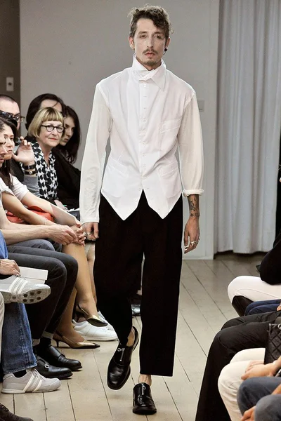 Look 25